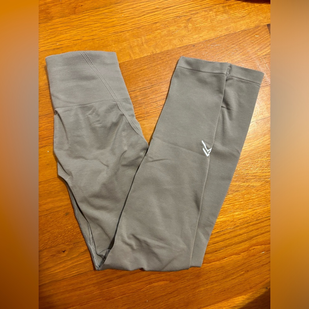 Oner Active Effortless Leggings in Taupe size small